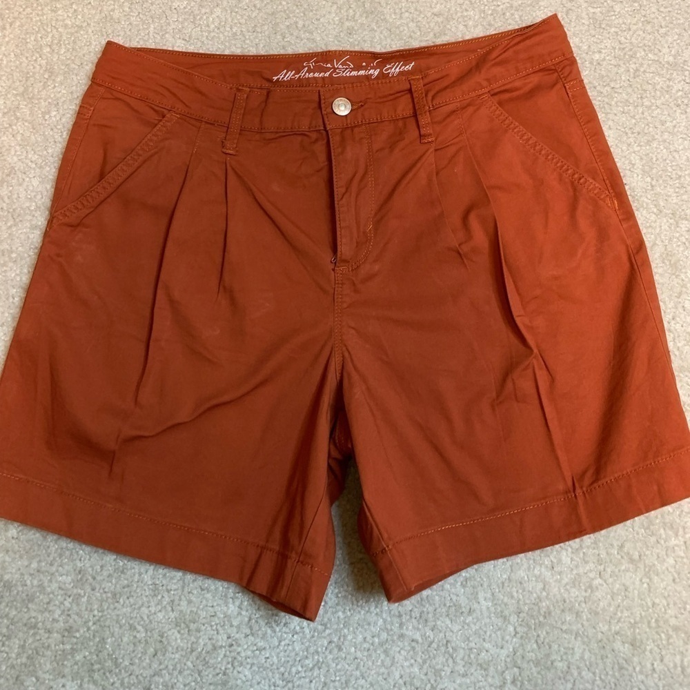 Gloria Vanderbilt Women Slimming Effect Pleated Shorts Size 8